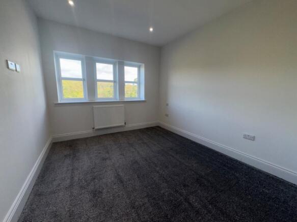 4 bed Semi-Detached to rent Image 10