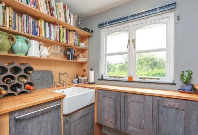 Kitchen 2.jpg