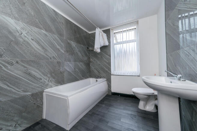 2 bed Terraced to rent Image 6