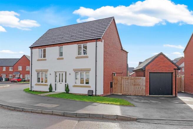 4-bed detached on Millard Drive, Long Marston, Stratford-Upon-Avon, £390,000