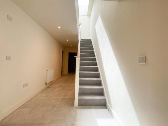 5 bed Mews to rent Image 6