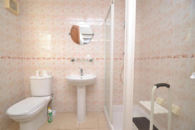 SHOWER ROOM/WC