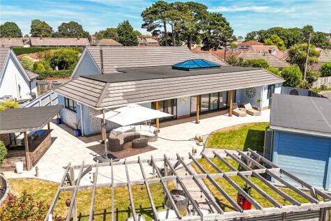 Albany Close, Barton on Sea, New Milton, Hampshire, BH25
