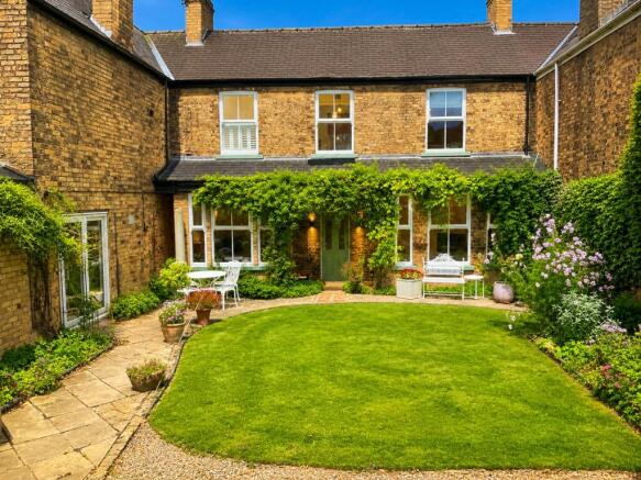 3 bed Terraced for sale Image 5