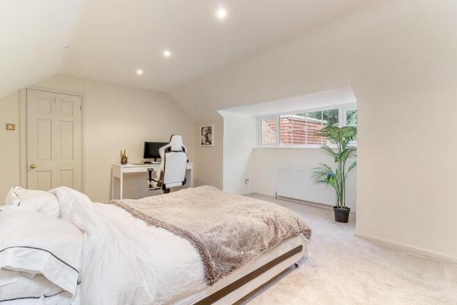 4 bed Detached for sale Image 11