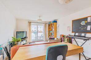 Flat 24, Parkham House, Reynolds Avenue, Redhill RH1 1TU
