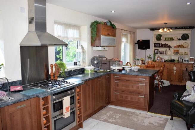 DAY KITCHEN