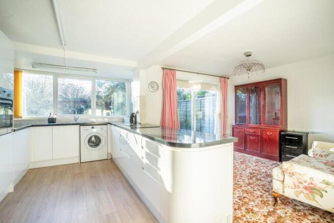 4 bed Semi-Detached for sale Image 5