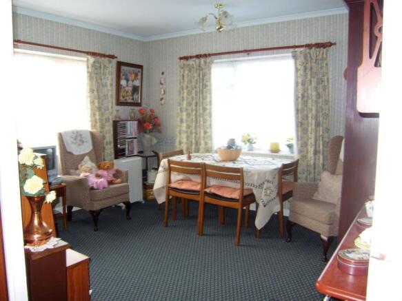 DINING ROOM/BEDROOM
