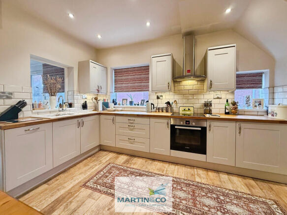 d0d10e8c--46AF-B9...