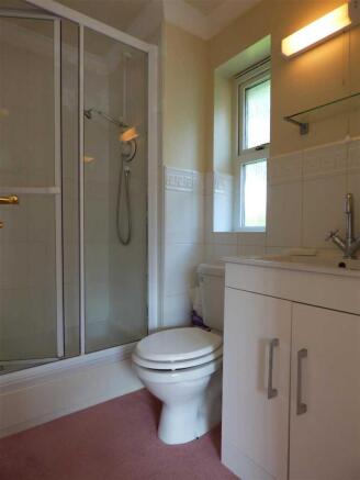 EN-SUITE SHOWER ROOM