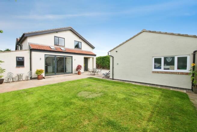 5 bed Detached Bungalow for sale Image 10