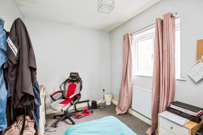 5 bed Detached for sale Image 10