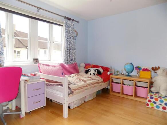 BEDROOM 2