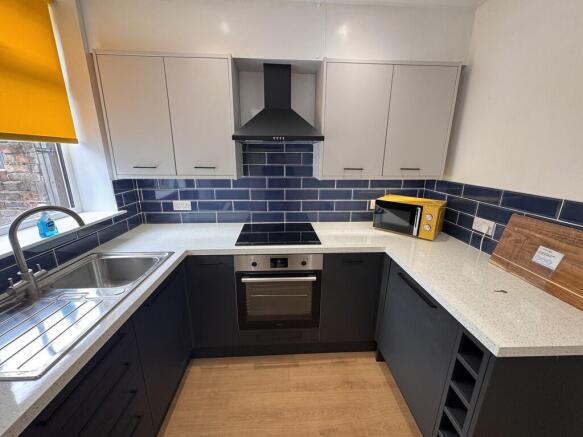 2 bed End of Terrace to rent Image 4