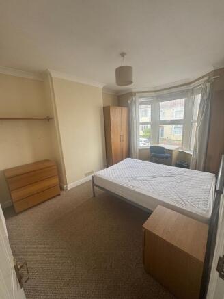 Bright, spacious room with study area and stora...