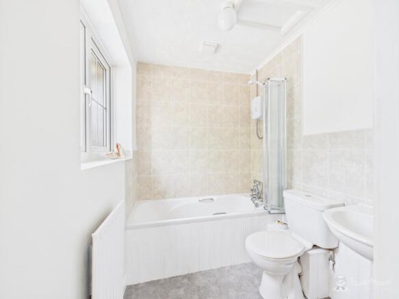 Ensuite- Mark Stephens EweMove Newmarket and Soham