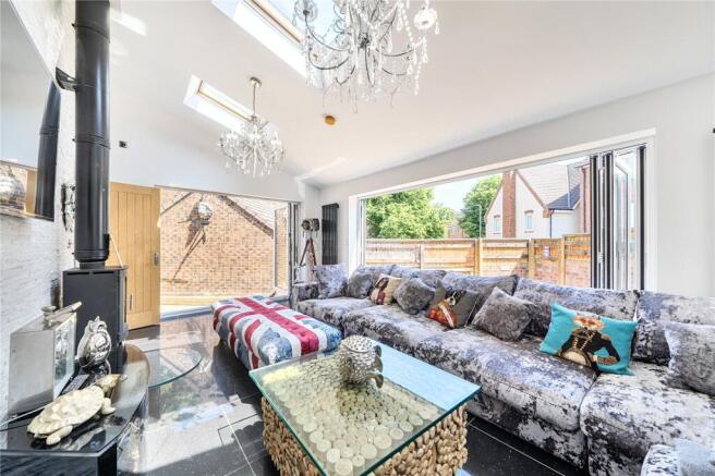 5 bed Detached for sale Image 5