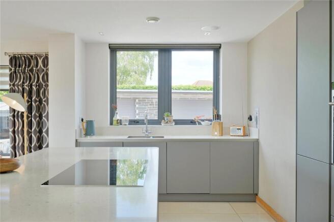 4 bed Detached for sale Image 8