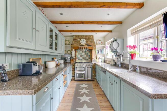 14. Kitchen.jpg