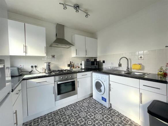 Kitchen (2).jpeg