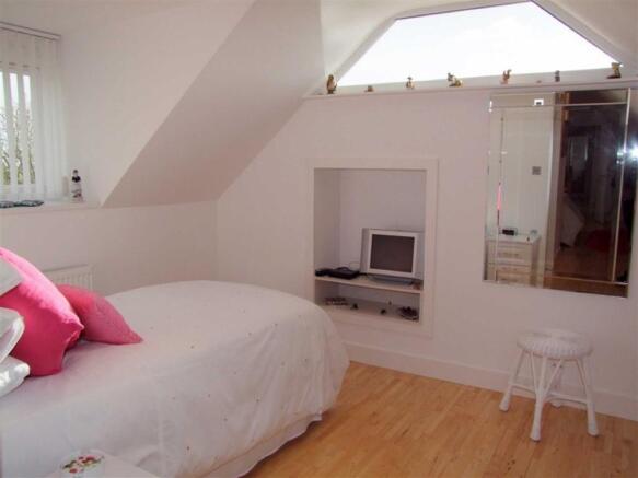EN-SUITE BATHROOM