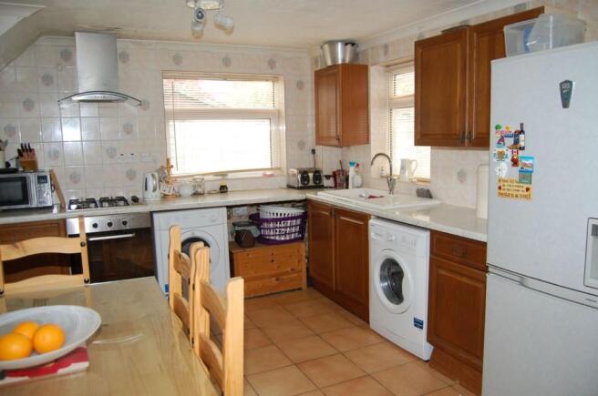 KITCHEN/DINING ROOM