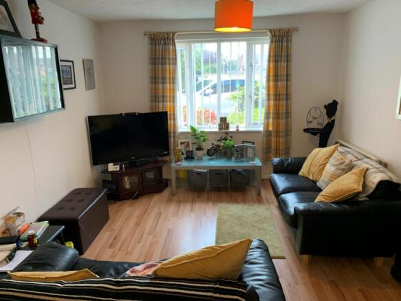 LOUNGE/DINING ROOM