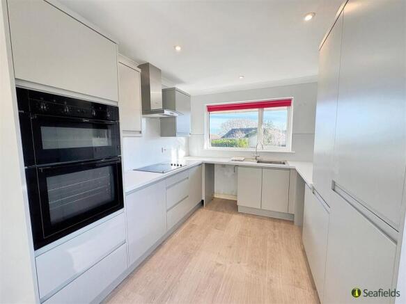 Caws Avenue, Seaview, PO34 5JU photo 2