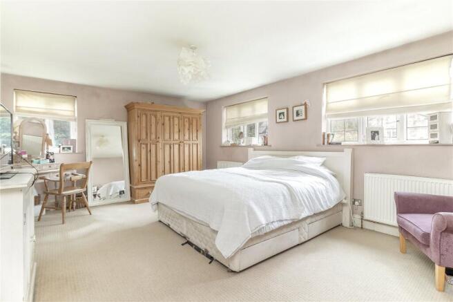 6 bed Detached for sale Image 10