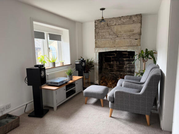 Sitting/dining room