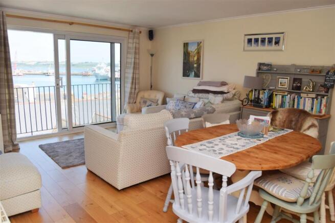 LIVING/DINING ROOM