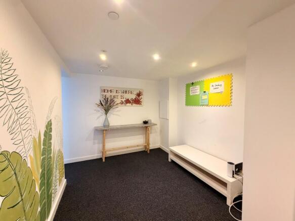 5 bed House to rent Image 4