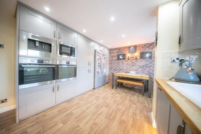 Kitchen & breakfast room