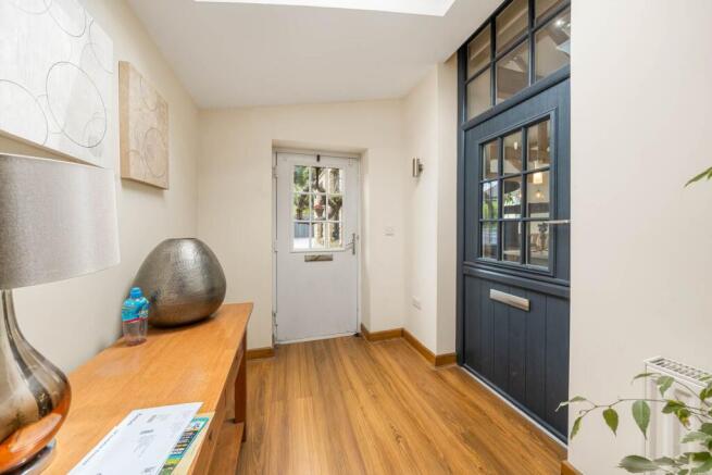 5 bed Detached for sale Image 7