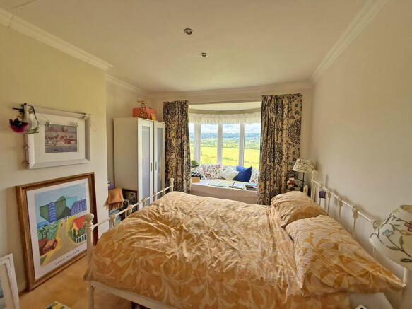 4 bed Semi-Detached for sale Image 8