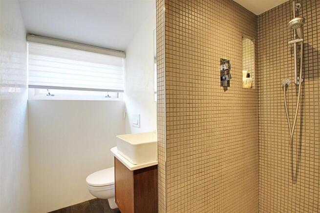 Ensuite 1.jpg