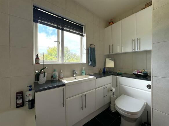 bathroom 1.JPEG