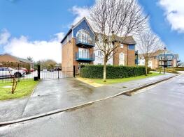 Flat 8, 8, The Lakes, Larkfield, Aylesford ME20 6GE