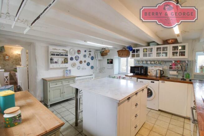 KITCHEN / BREAKFAST
