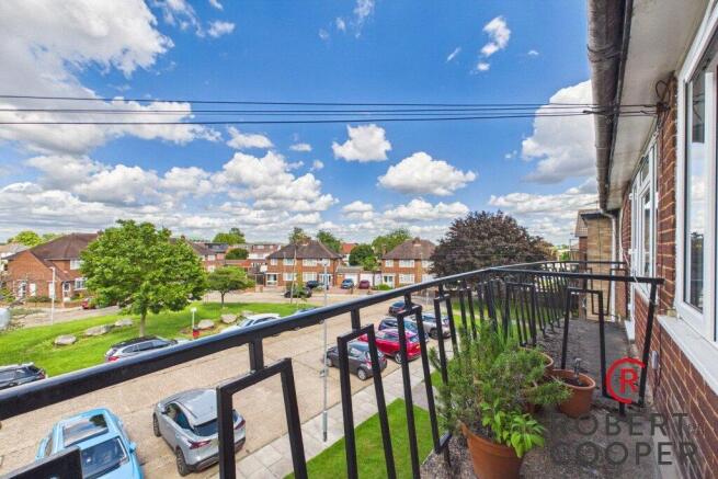 Rydal Way, South Ruislip, Middlesex, HA4 photo 4