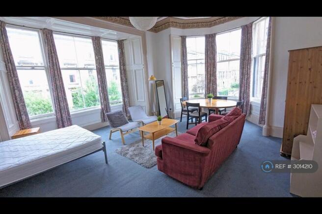 Lounge/ Bed Room 1