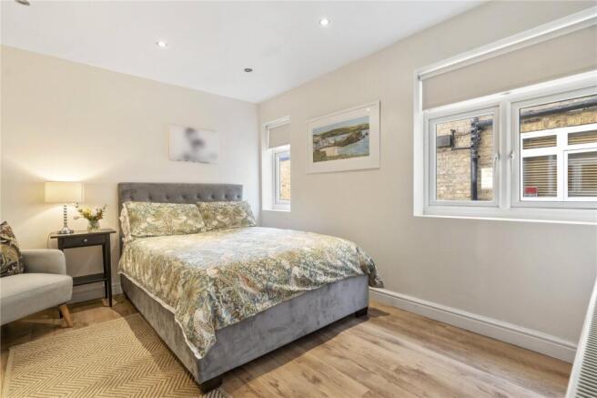 Windmill Road, London, SW18 photo 4
