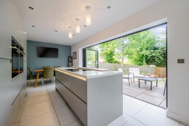 4 bed Detached for sale Image 8