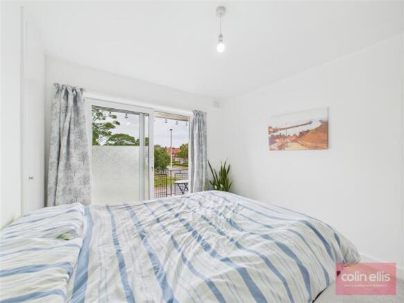 2 bed Flat for sale Image 7