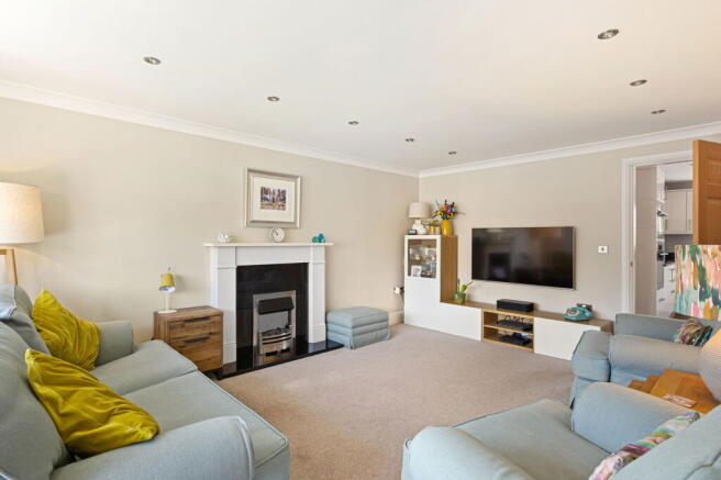 5 bed Detached for sale Image 8