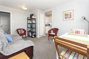 76, 15 Totteridge House, Yelverton Road, London SW11 3QH