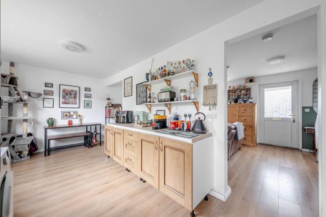 3 bed Semi-Detached for sale Image 6