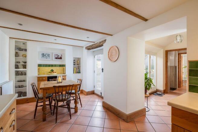 4 bed Semi-Detached for sale Image 7