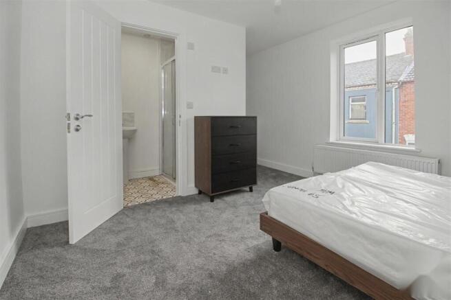 4 bed Terraced for sale Image 12